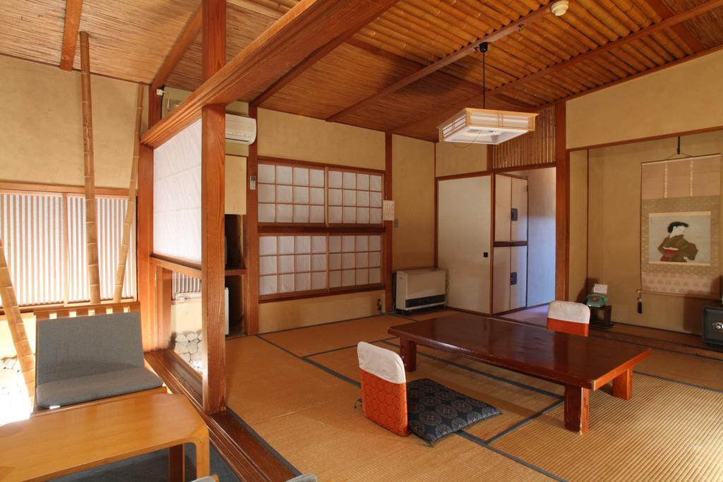 Hatsunoyu Yamanouchi  Kamer foto
