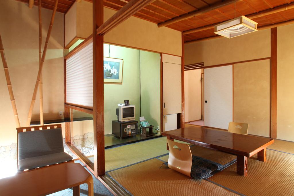 Hatsunoyu Yamanouchi  Kamer foto